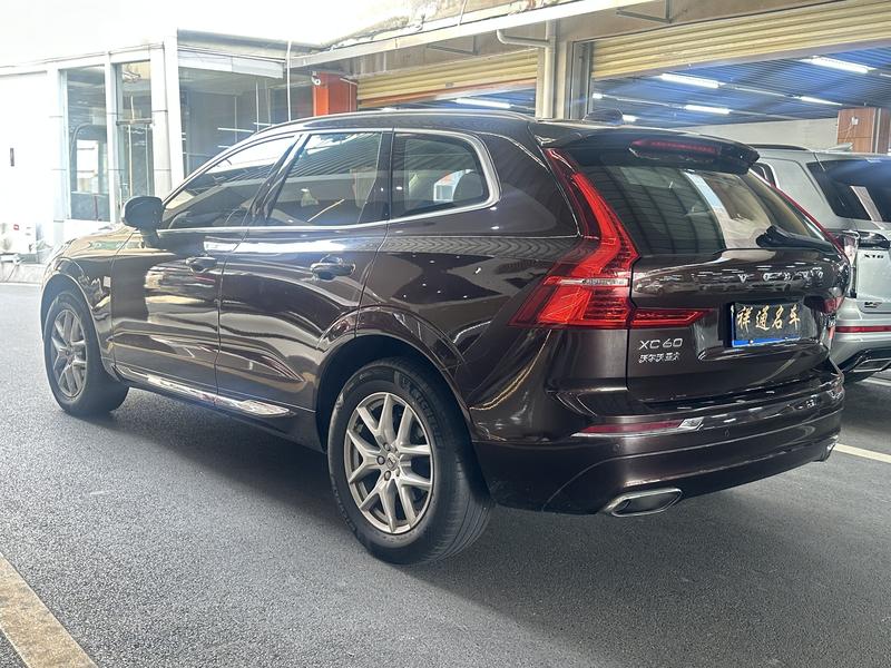 Volvo XC60 - фото 3