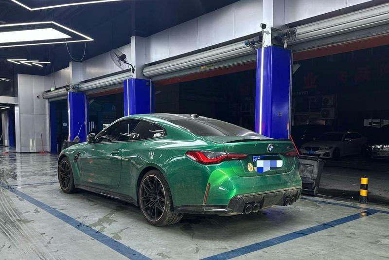 BMW M4 - фото 1