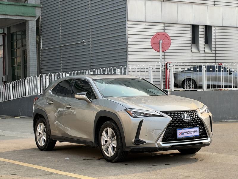Lexus UX - фото 2