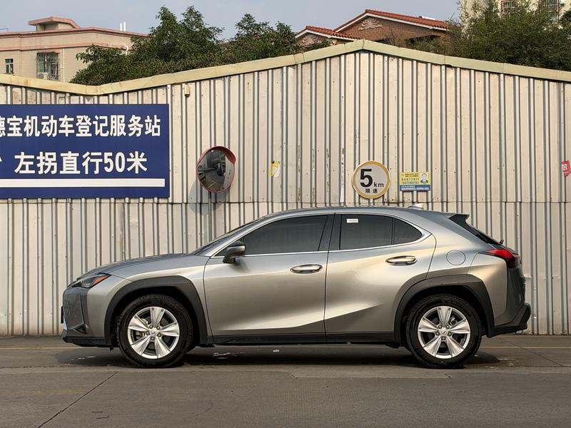 Lexus UX - фото 3
