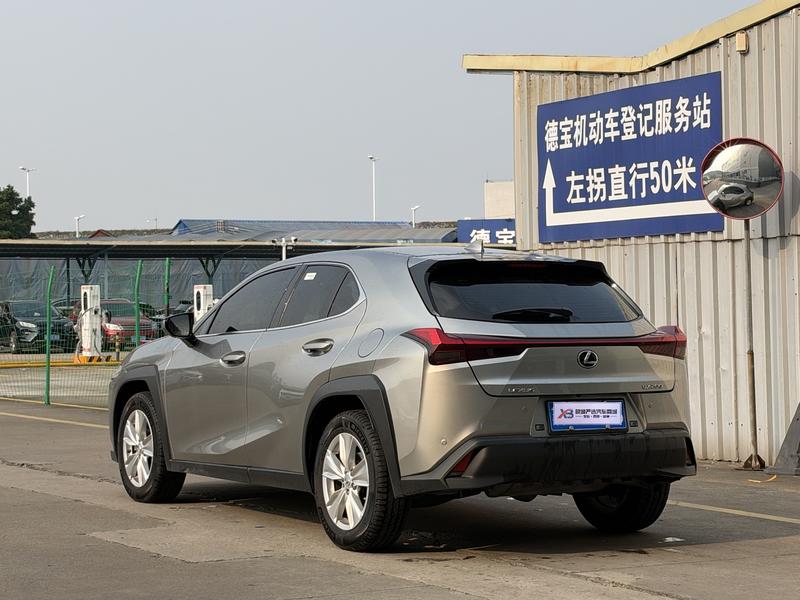 Lexus UX - фото 4