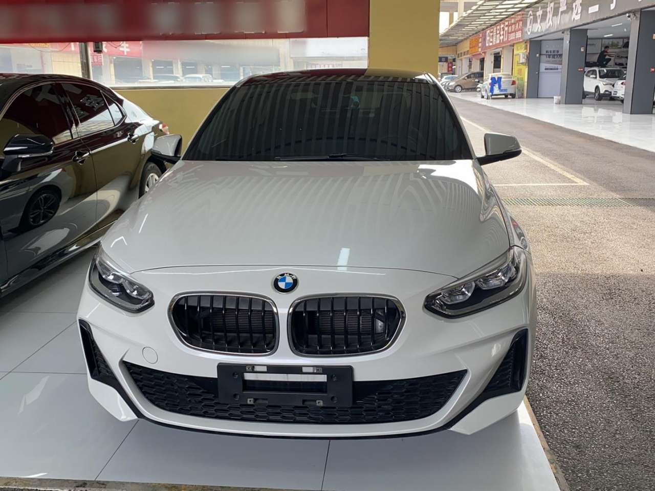 BMW 1-Series - фото 1