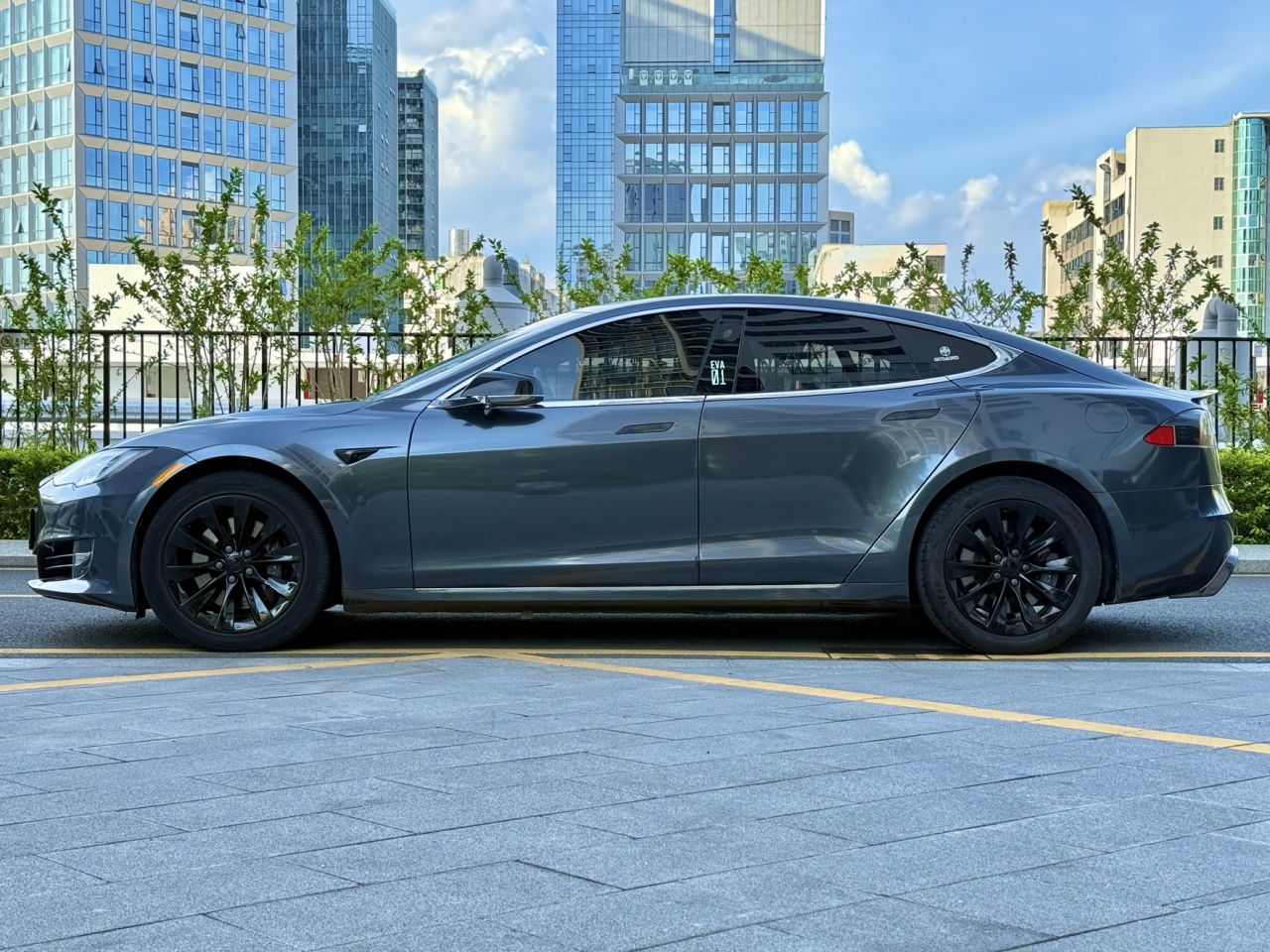 Tesla Model S - фото 3