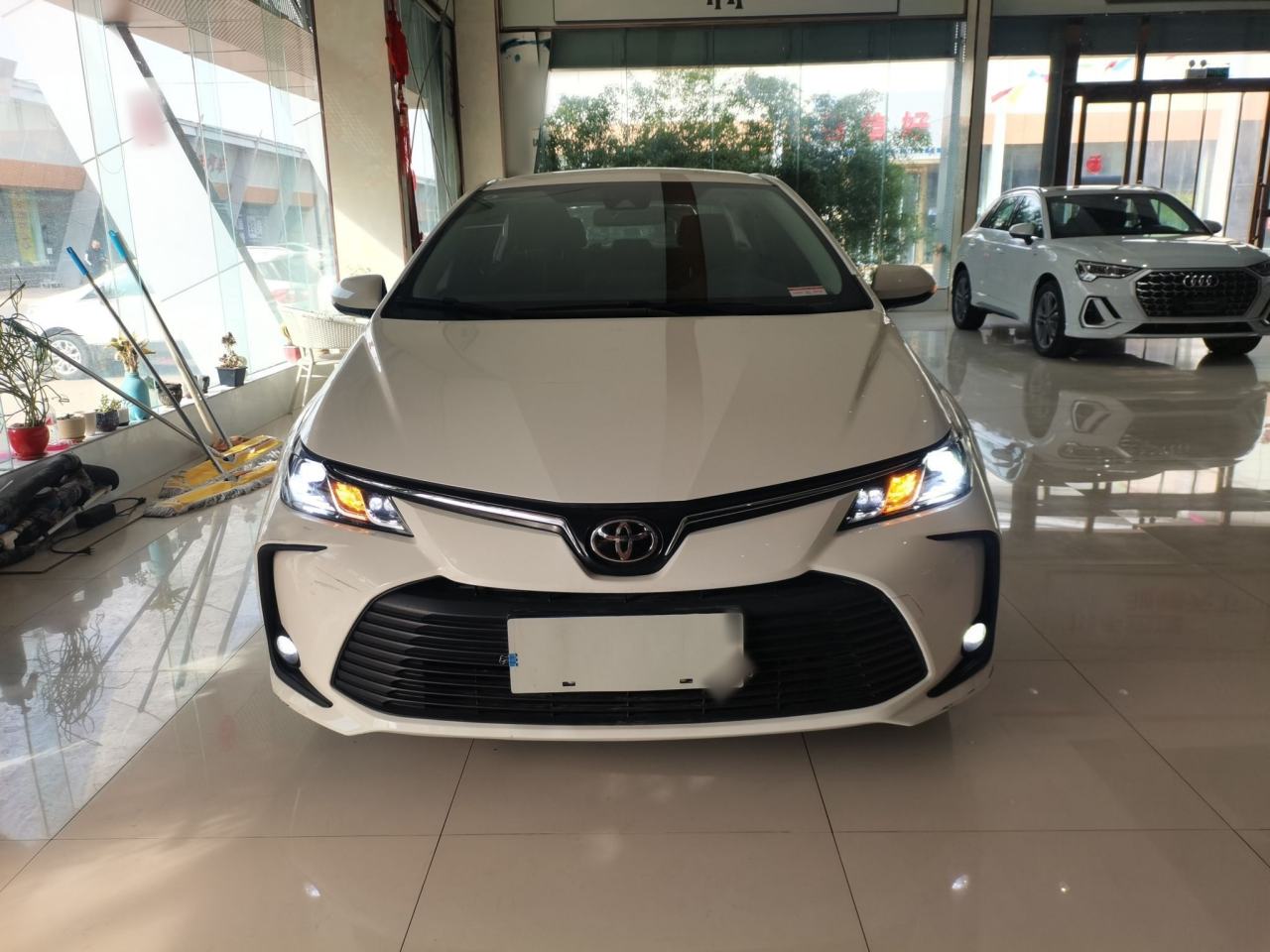 Toyota Corolla - фото 1