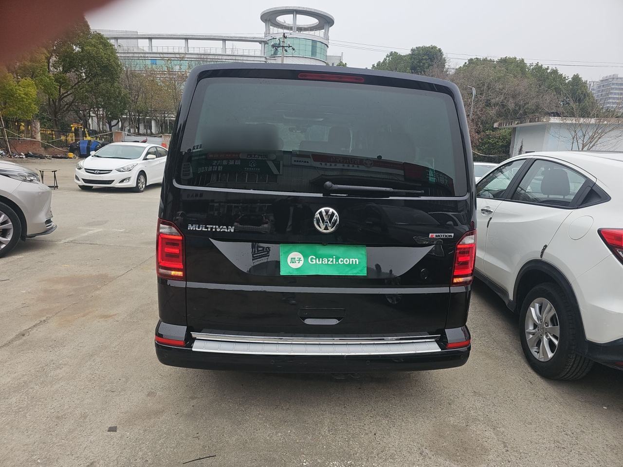 Volkswagen Multivan - фото 2