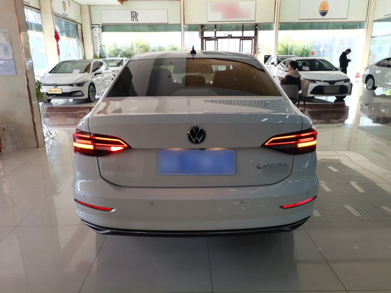 Volkswagen Lavida - фото 2