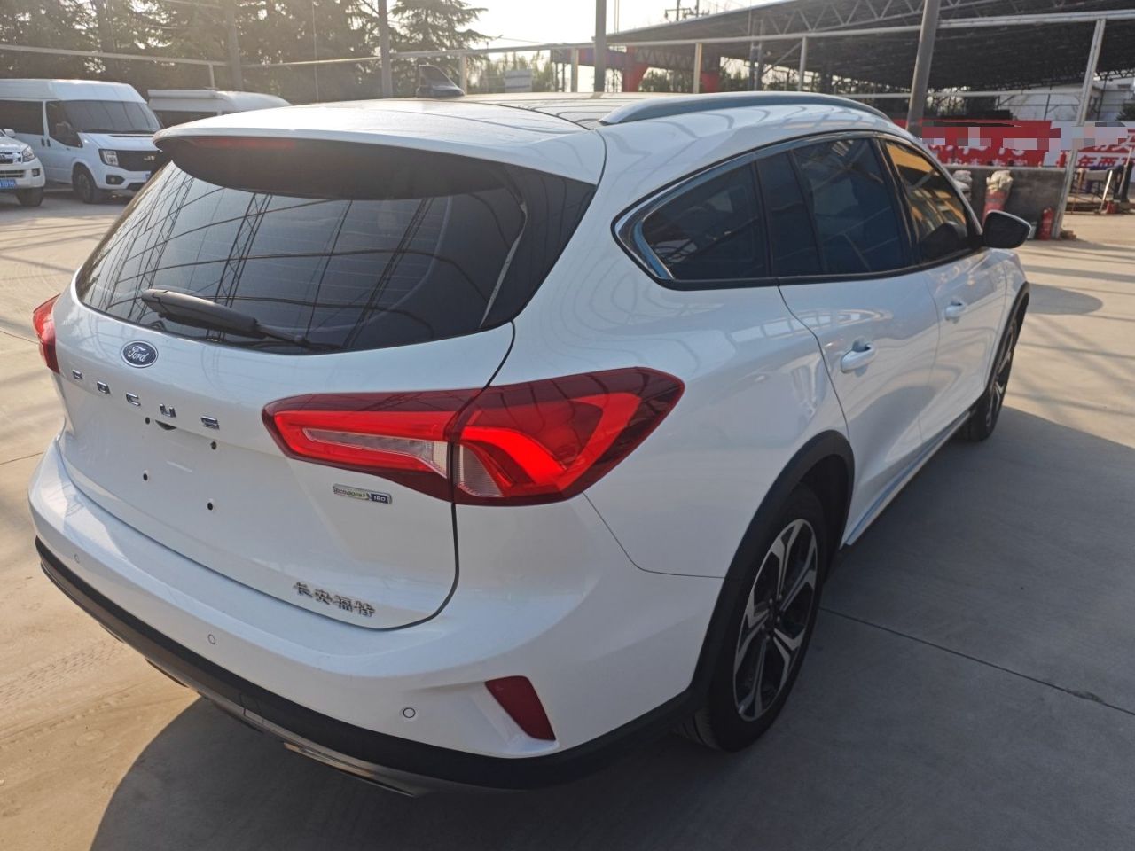 Ford Active - фото 3