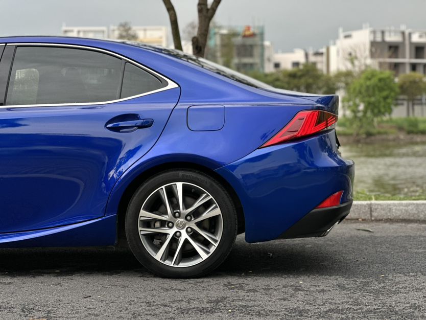 Lexus IS - фото 2