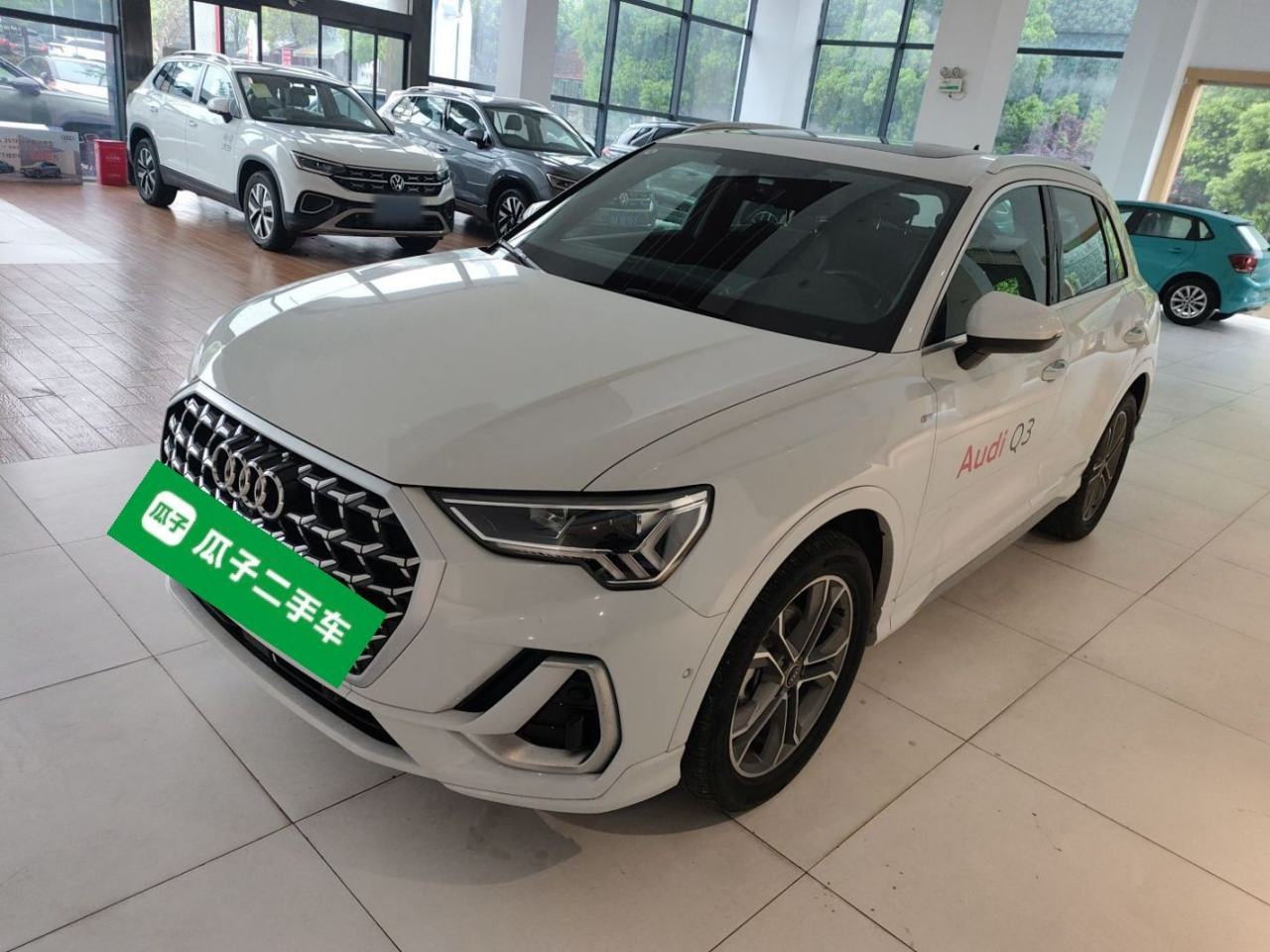 Audi Q3 - фото 0