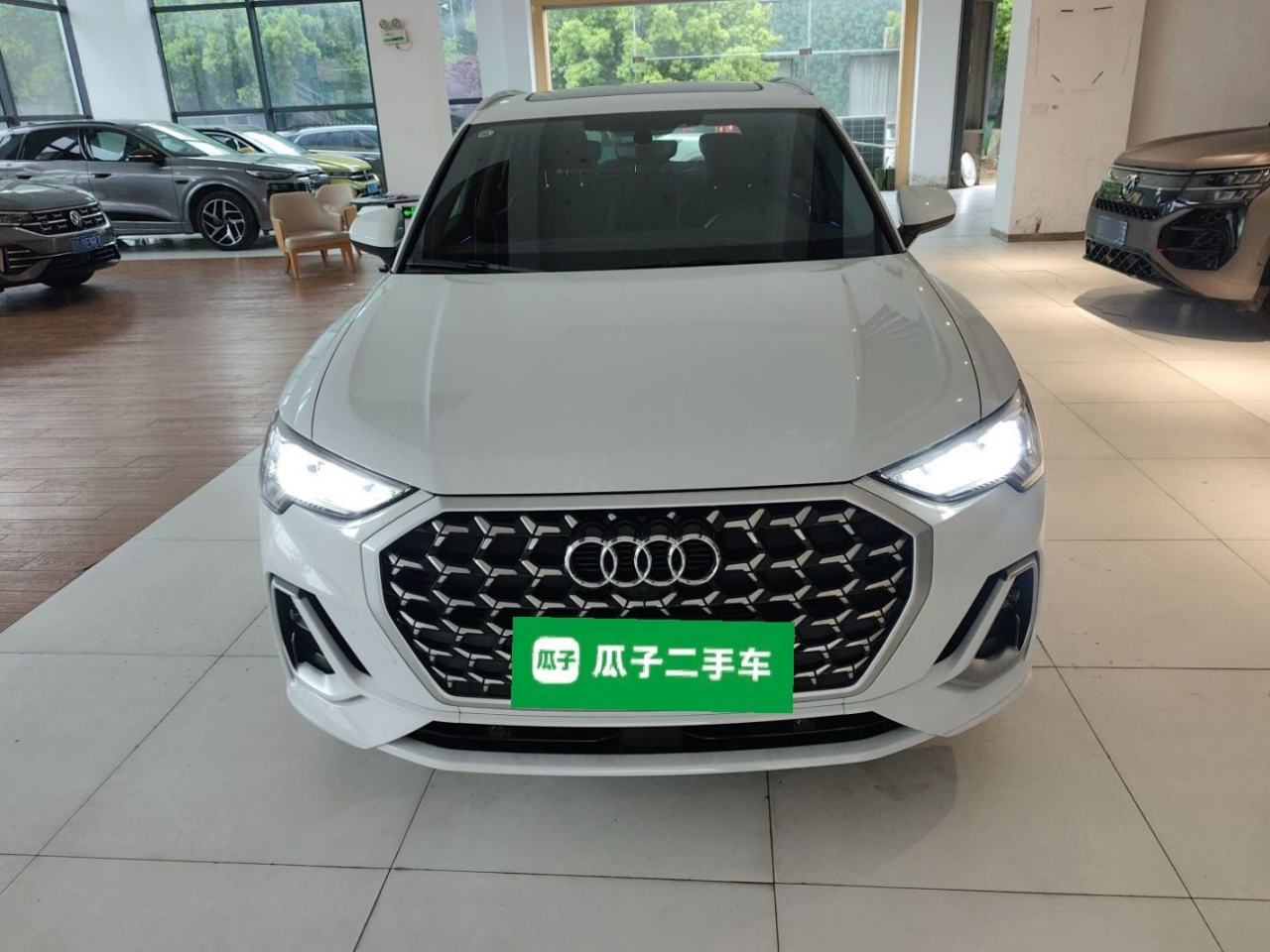 Audi Q3 - фото 1
