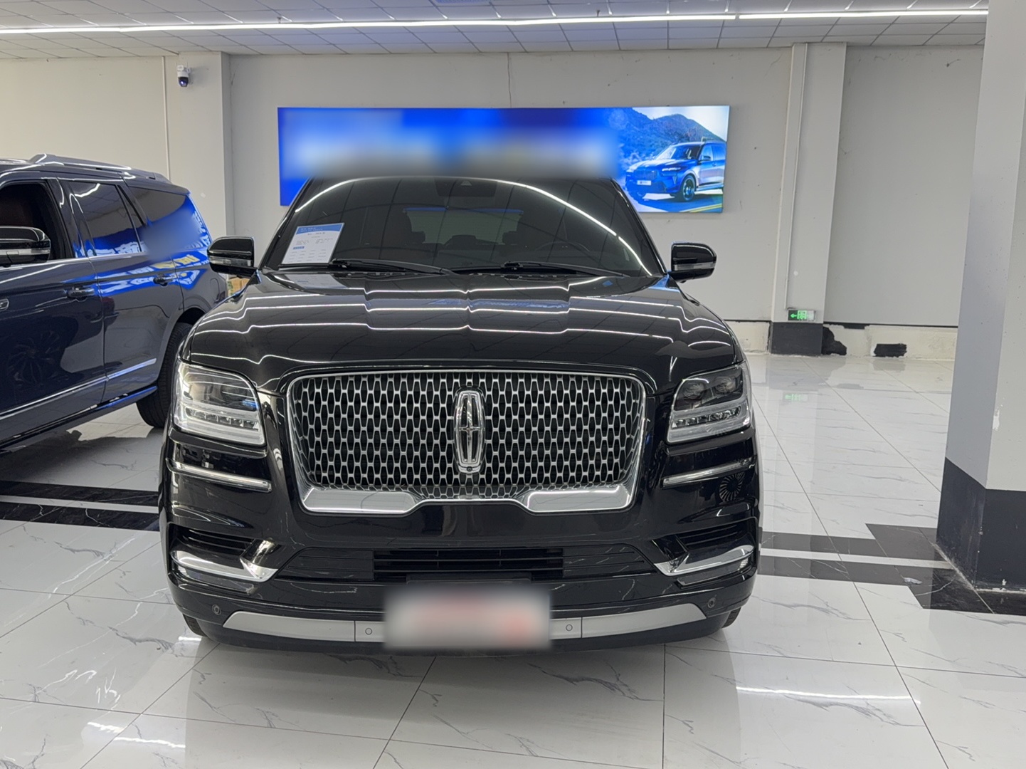 Lincoln Navigator (Import) - фото 1