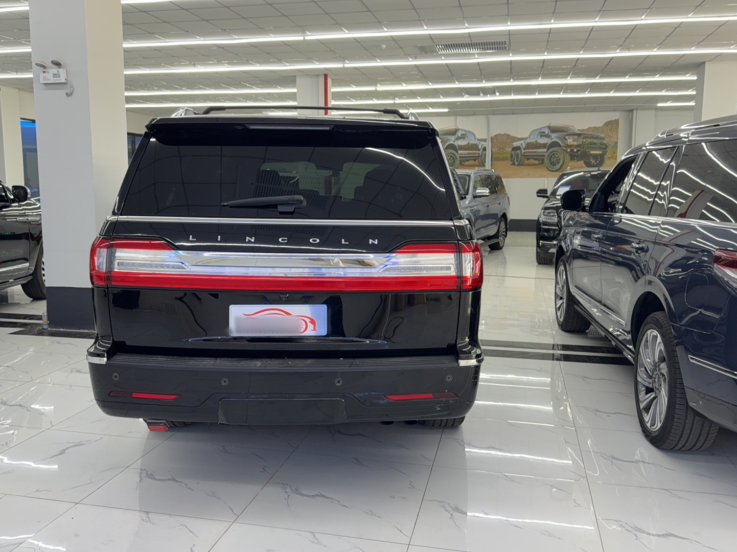 Lincoln Navigator (Import) - фото 3