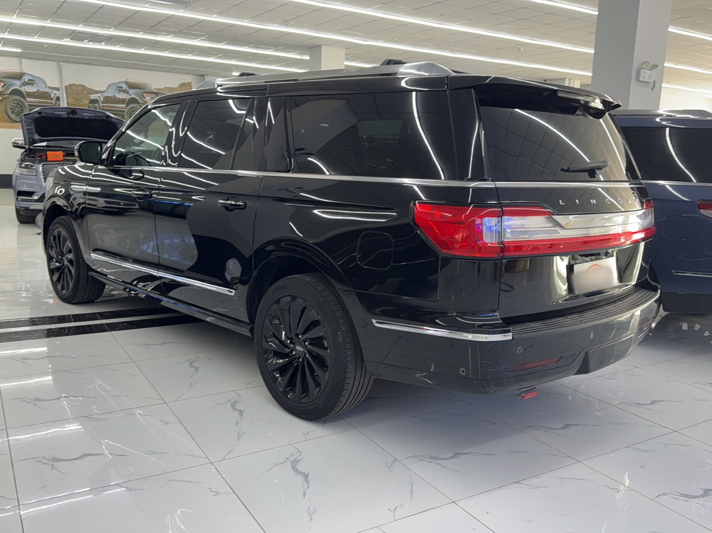 Lincoln Navigator (Import) - фото 4