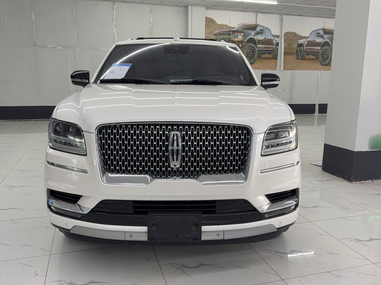 Lincoln Navigator (Import) - фото 1