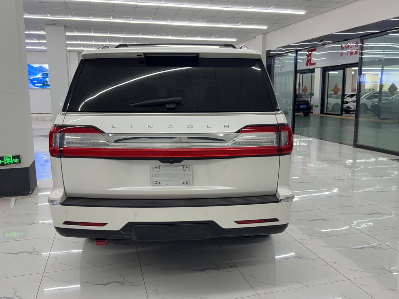 Lincoln Navigator (Import) - фото 4