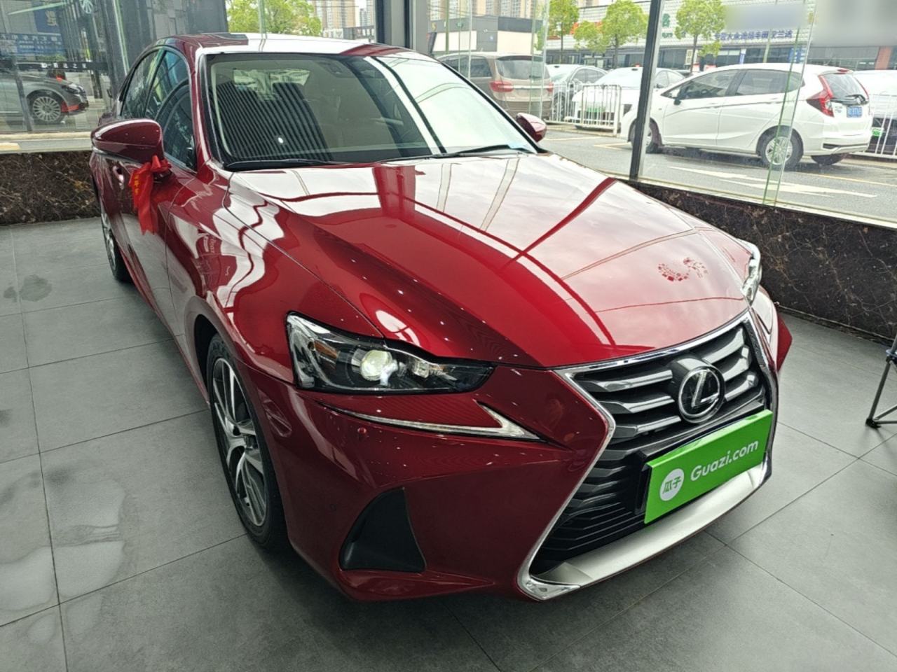 Lexus IS - фото 4
