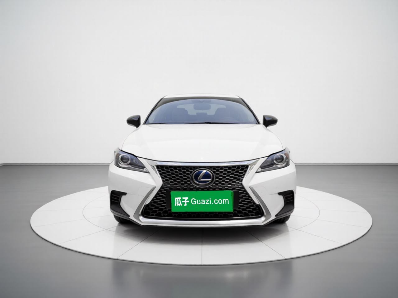 Lexus CT - фото 1