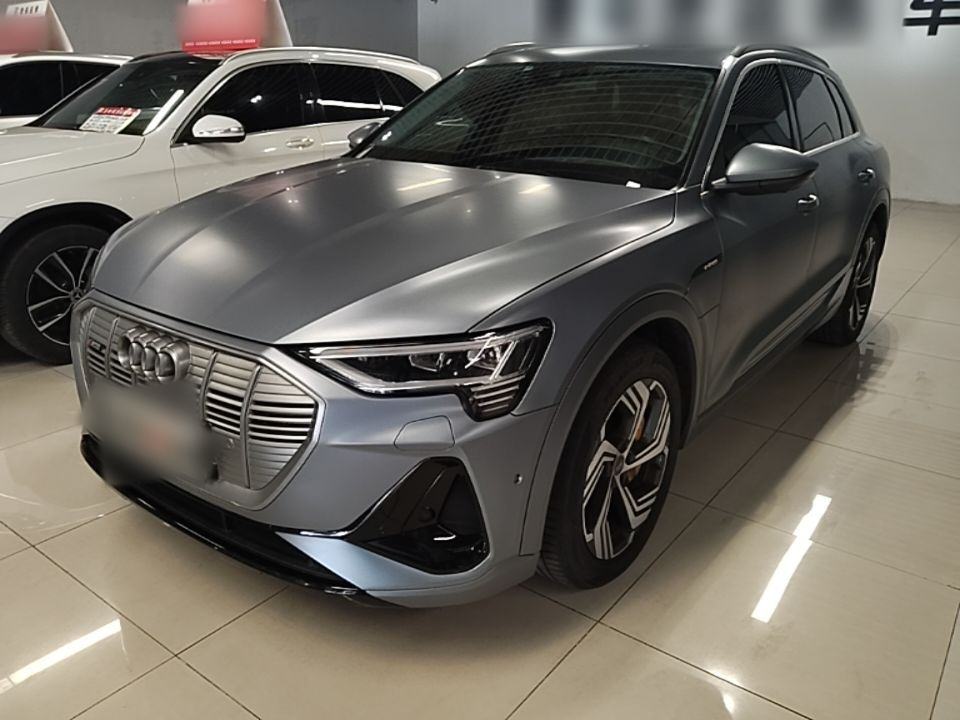 Audi e-tron - фото 0