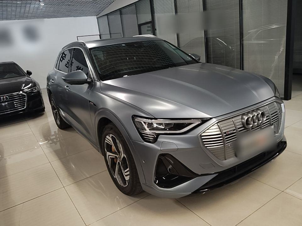 Audi e-tron - фото 4
