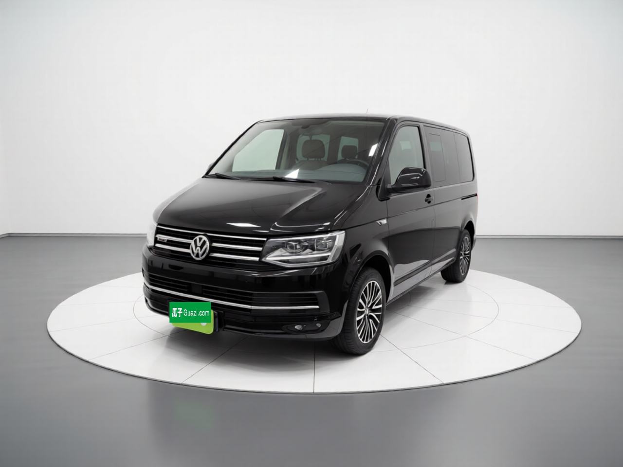 Volkswagen Multivan - фото 0