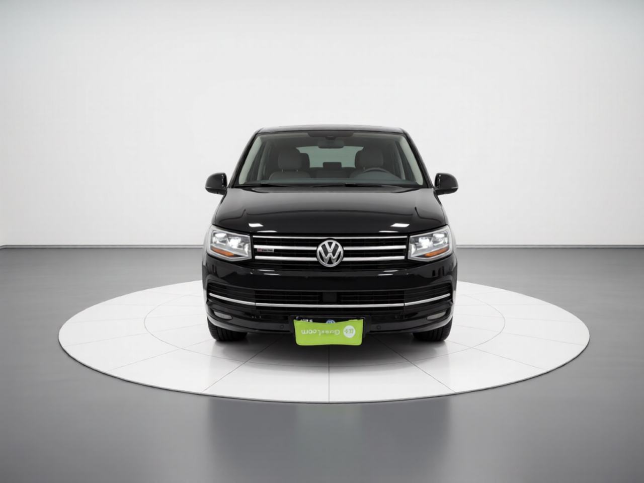 Volkswagen Multivan - фото 1