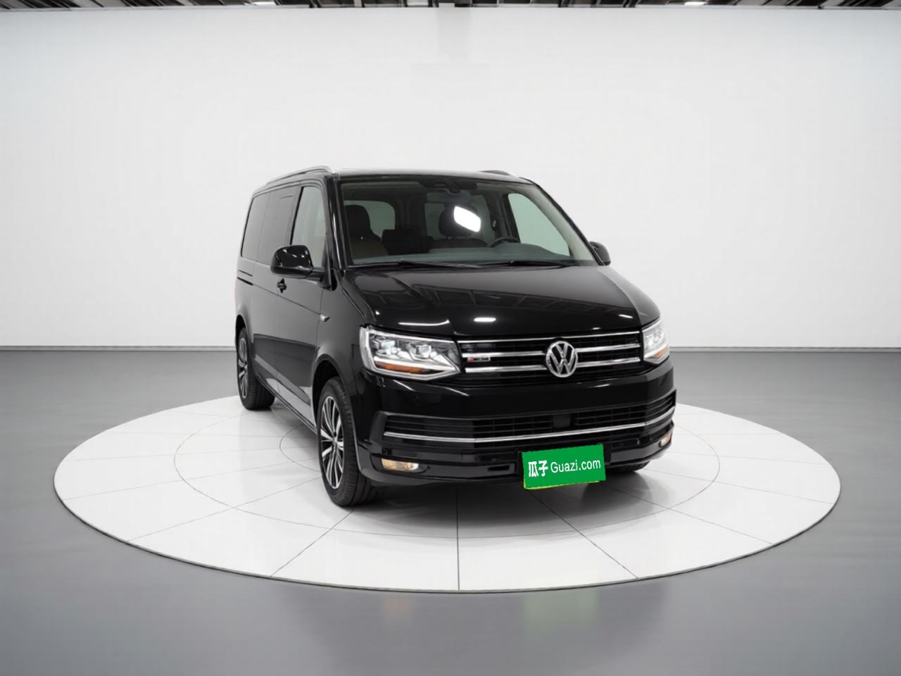 Volkswagen Multivan - фото 2