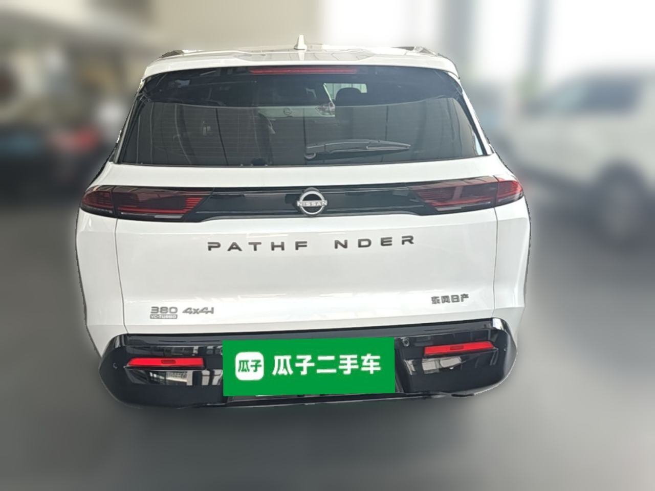 Nissan Pathfinder - фото 2
