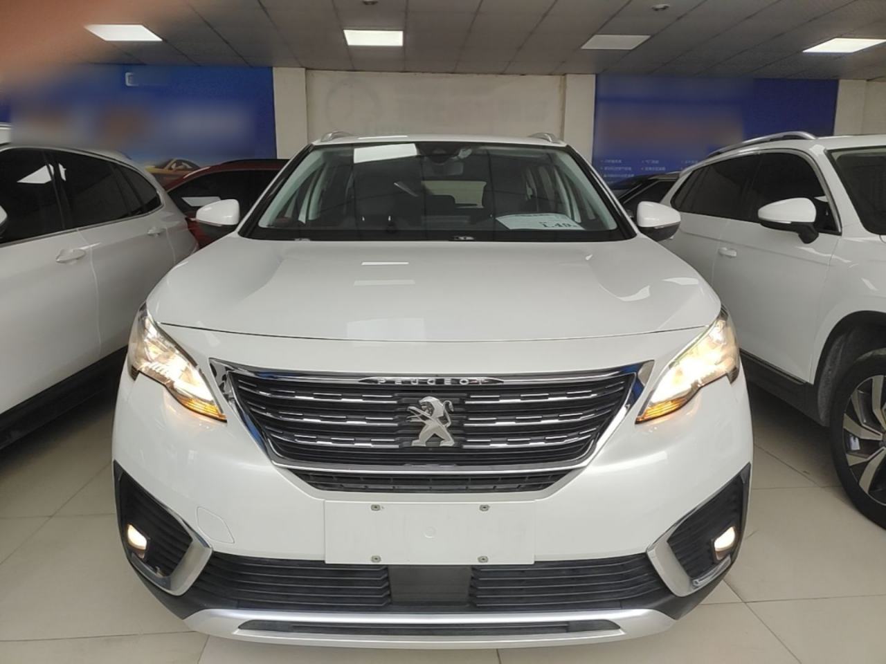 Peugeot 5008 - фото 1
