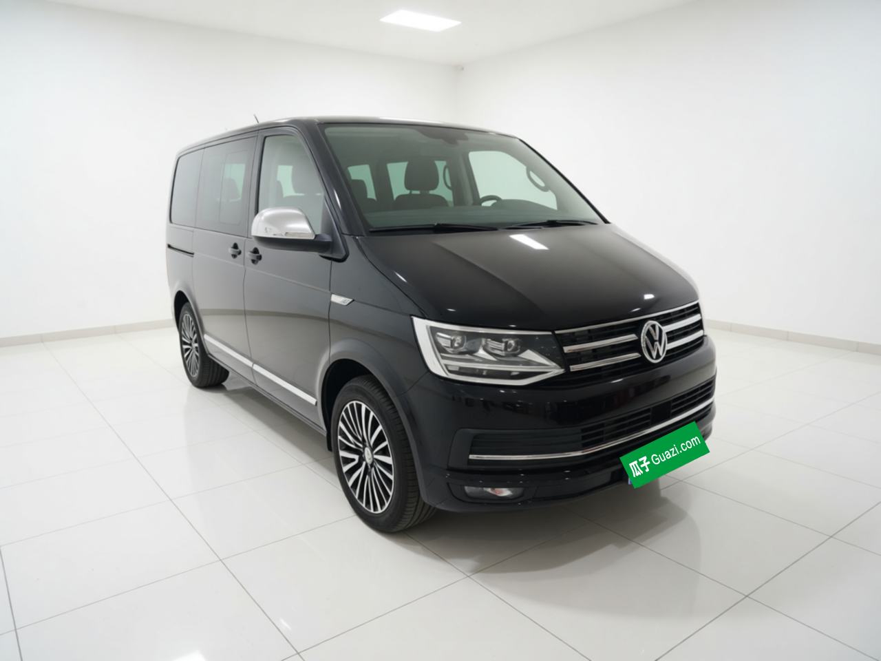 Volkswagen Multivan - фото 2