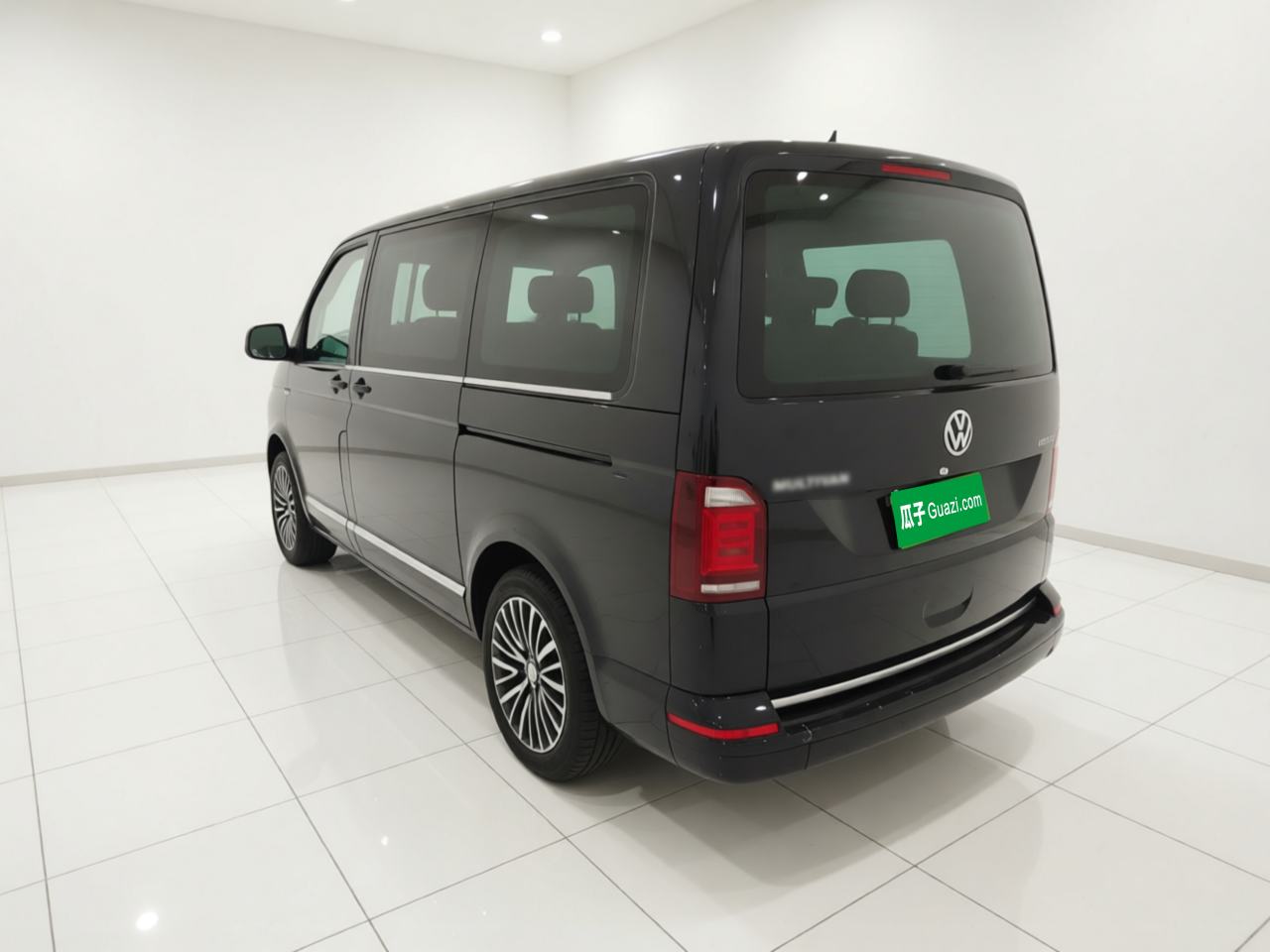 Volkswagen Multivan - фото 3