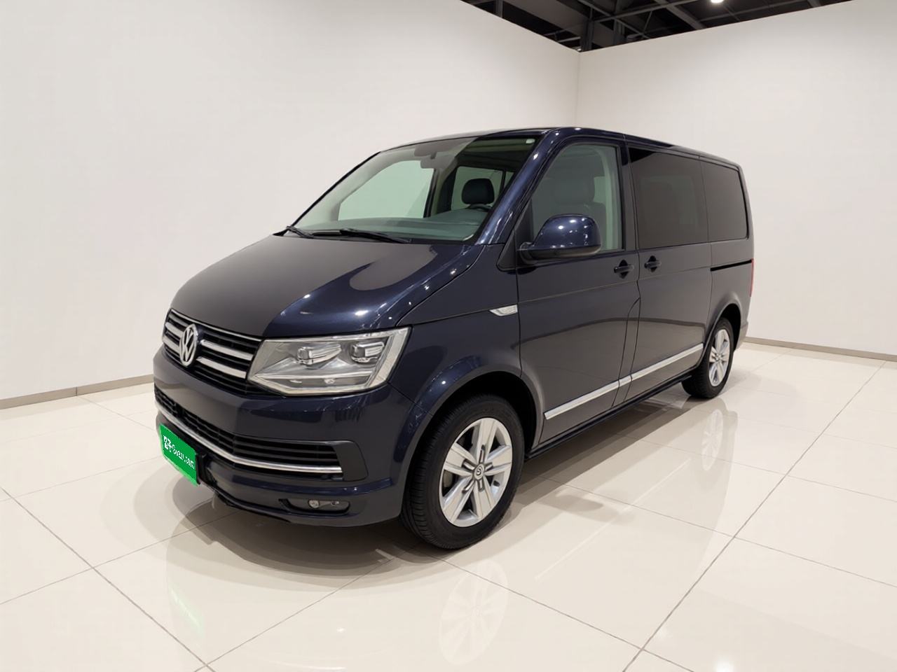 Volkswagen Multivan - фото 0