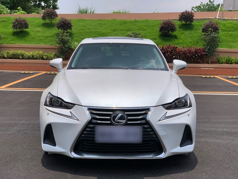 Lexus IS - фото 1