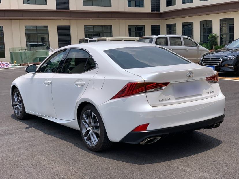 Lexus IS - фото 3
