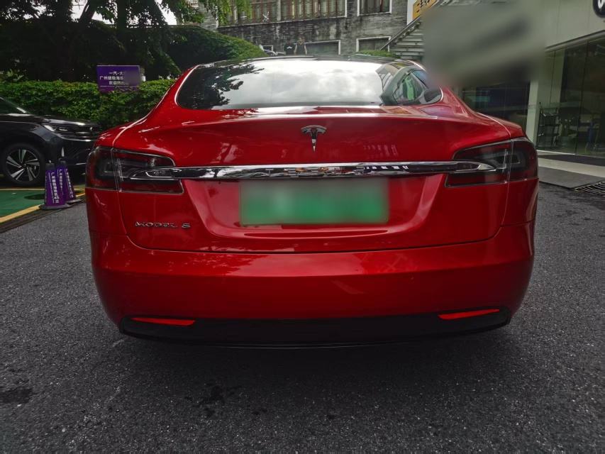 Tesla Model S - фото 1