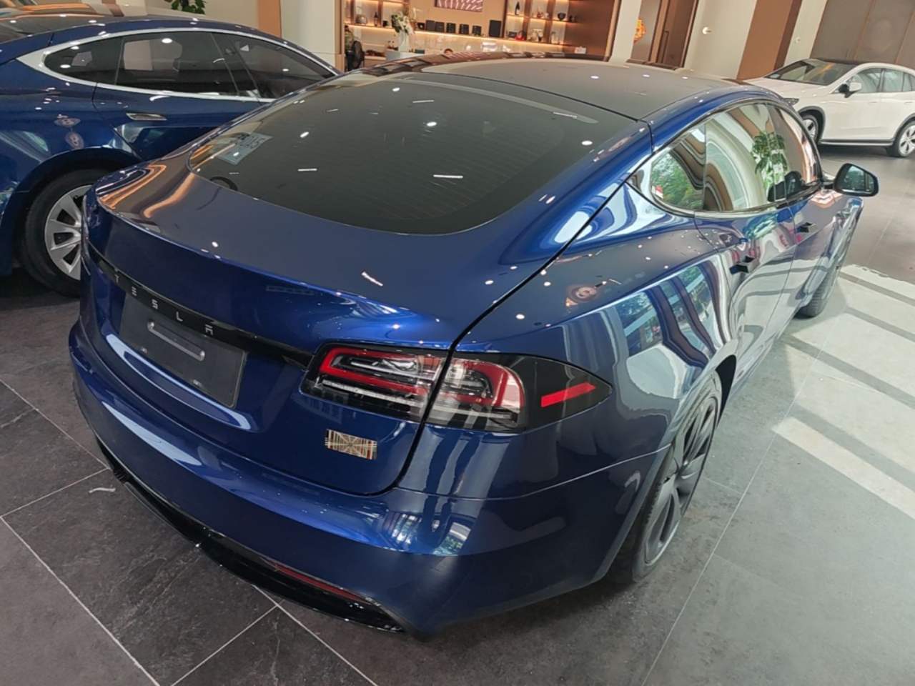 Tesla Model S - фото 3