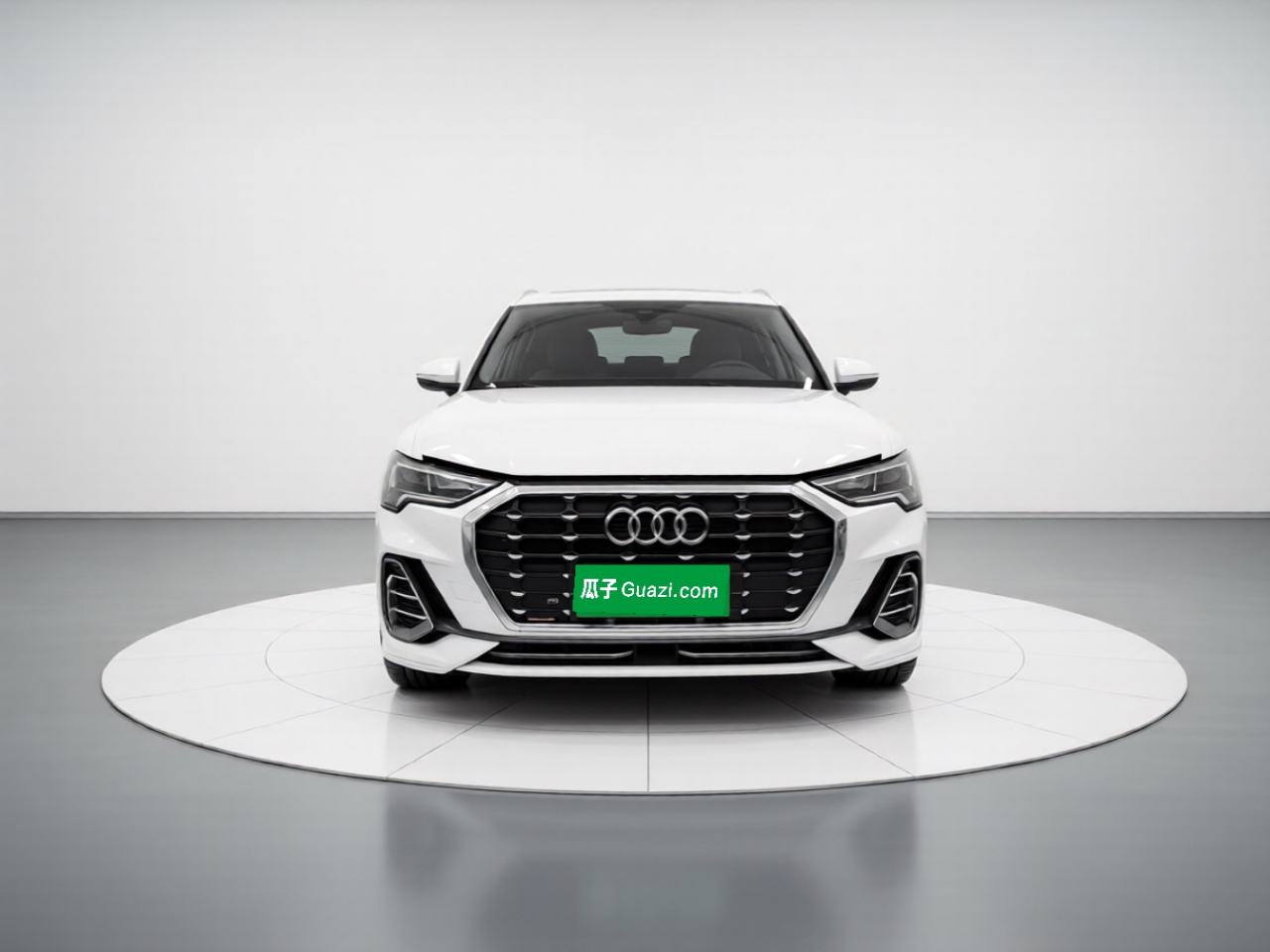 Audi Q3 - фото 1
