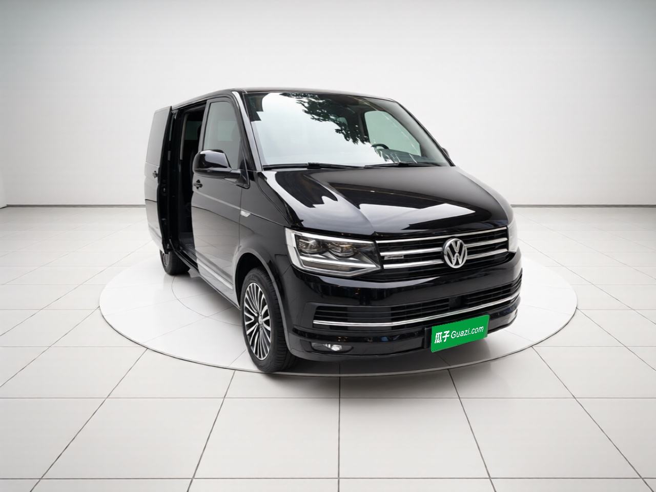 Volkswagen Multivan - фото 2