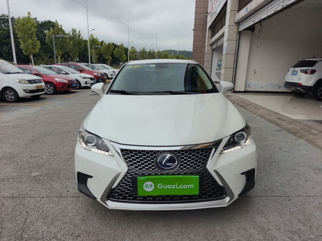 Lexus CT - фото 1