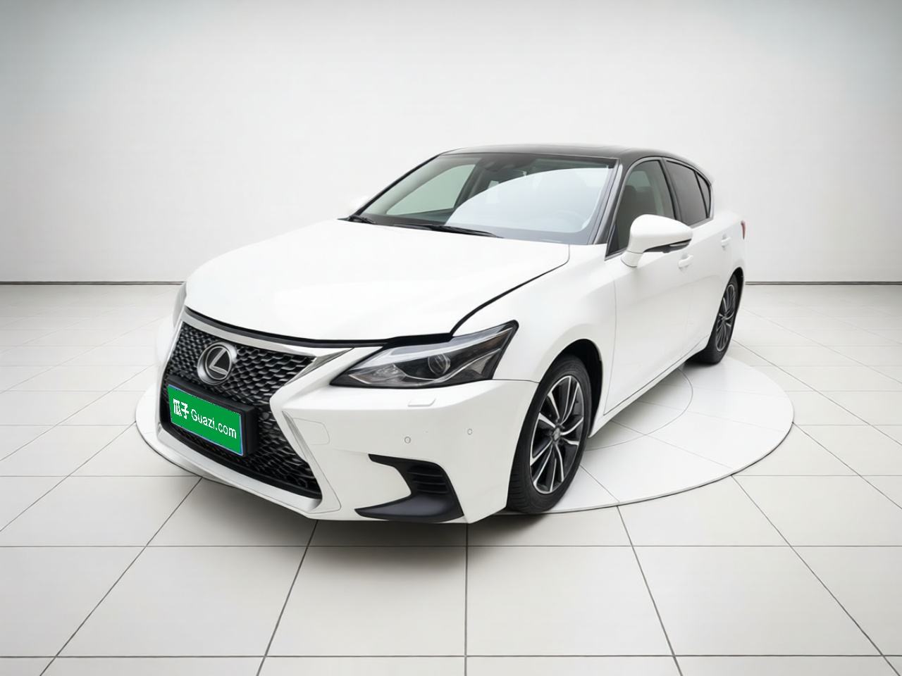 Lexus CT - фото 0