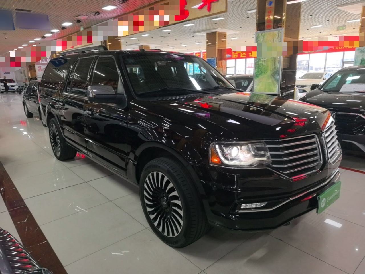 Lincoln Navigator (Import) - фото 2