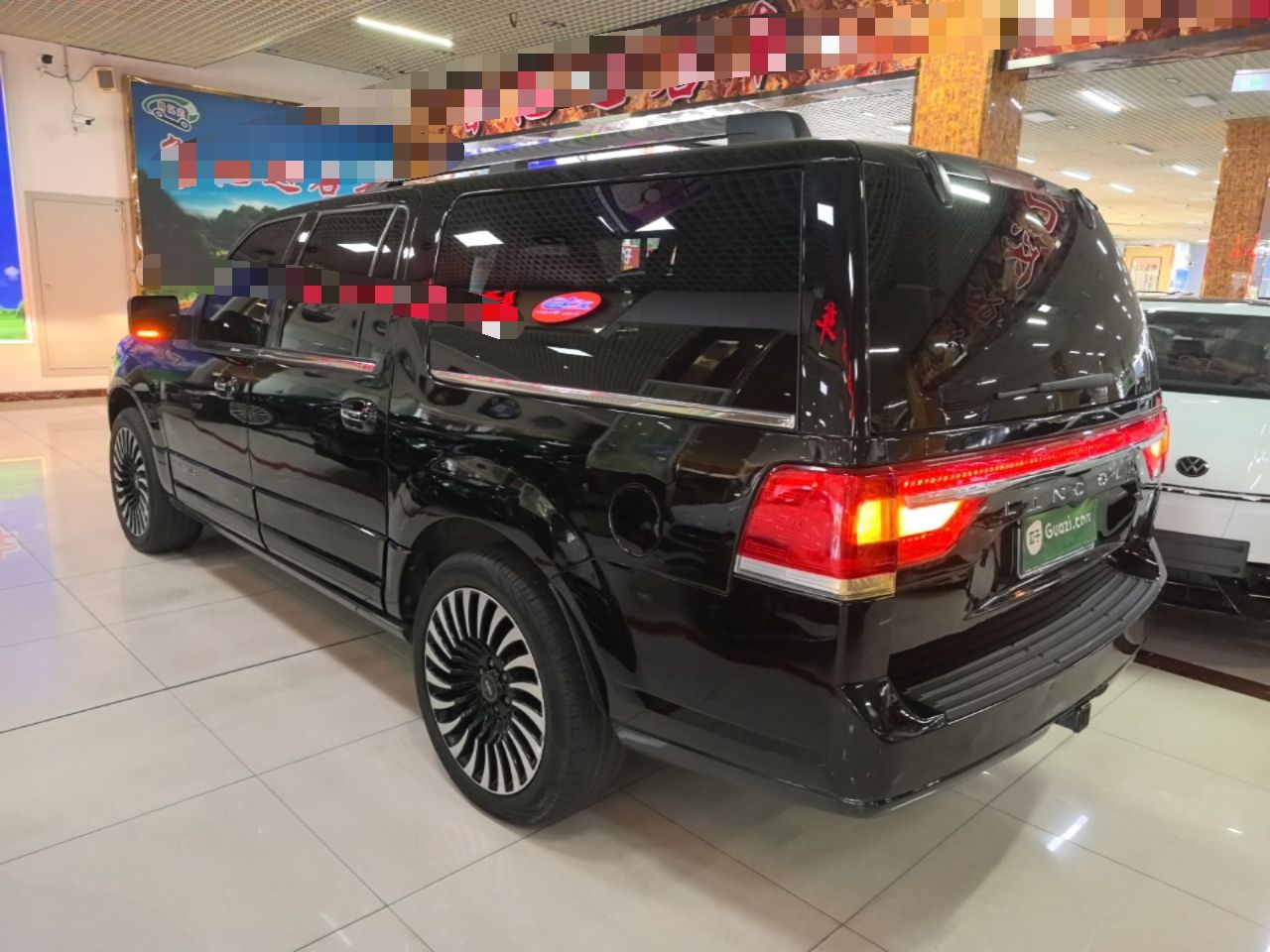 Lincoln Navigator (Import) - фото 3