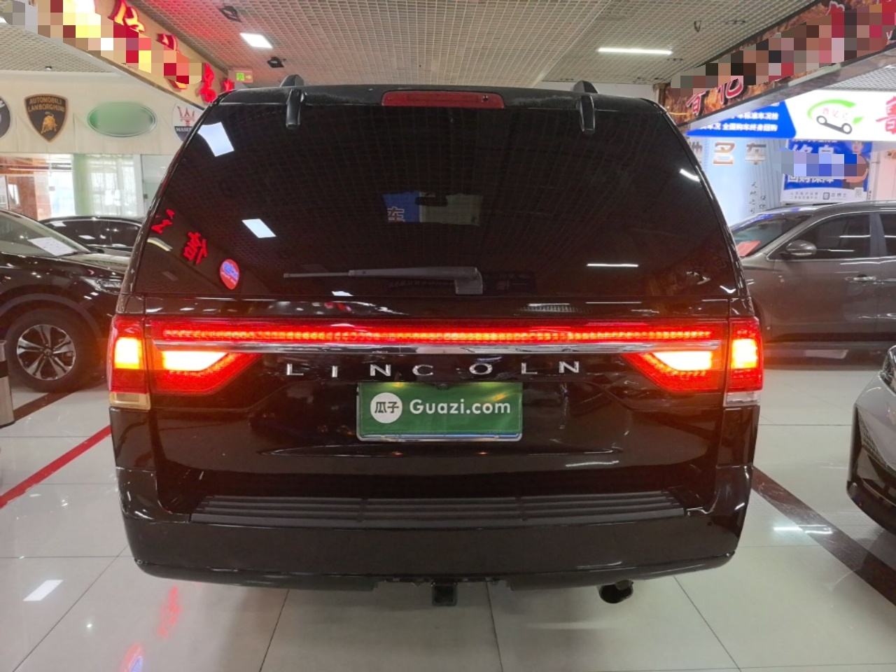 Lincoln Navigator (Import) - фото 4