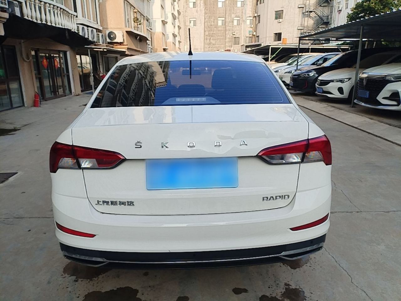Skoda Rapid - фото 4