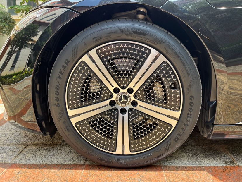 Mercedes-Benz EQS - фото 2