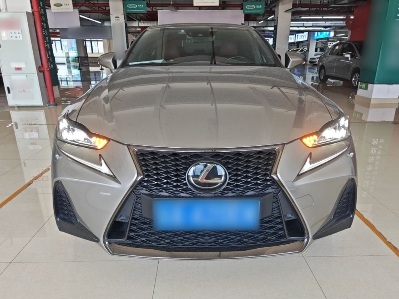Lexus IS - фото 1
