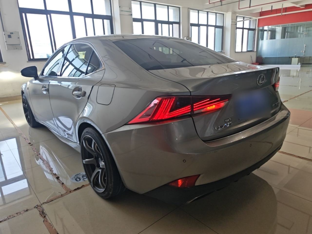 Lexus IS - фото 3