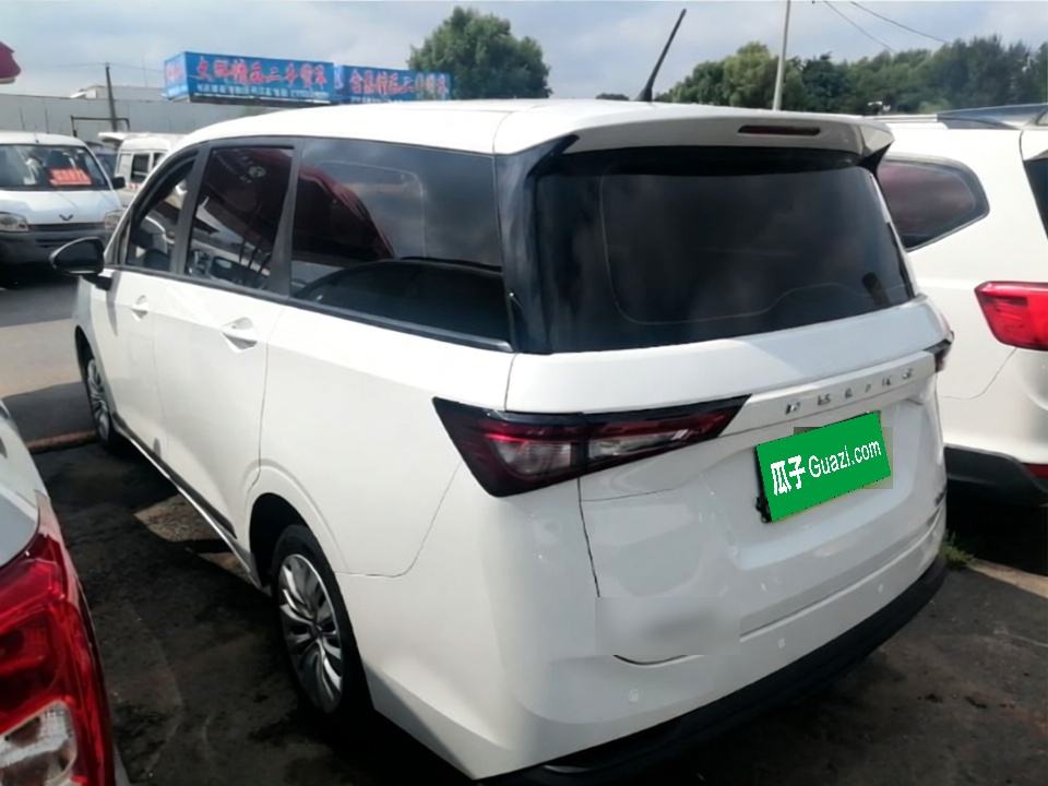 Wuling Jiachen - фото 3