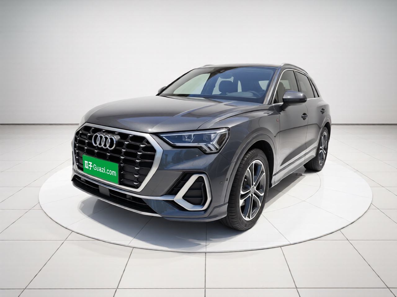 Audi Q3 - фото 0