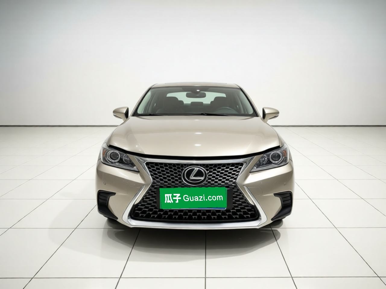Lexus CT - фото 1