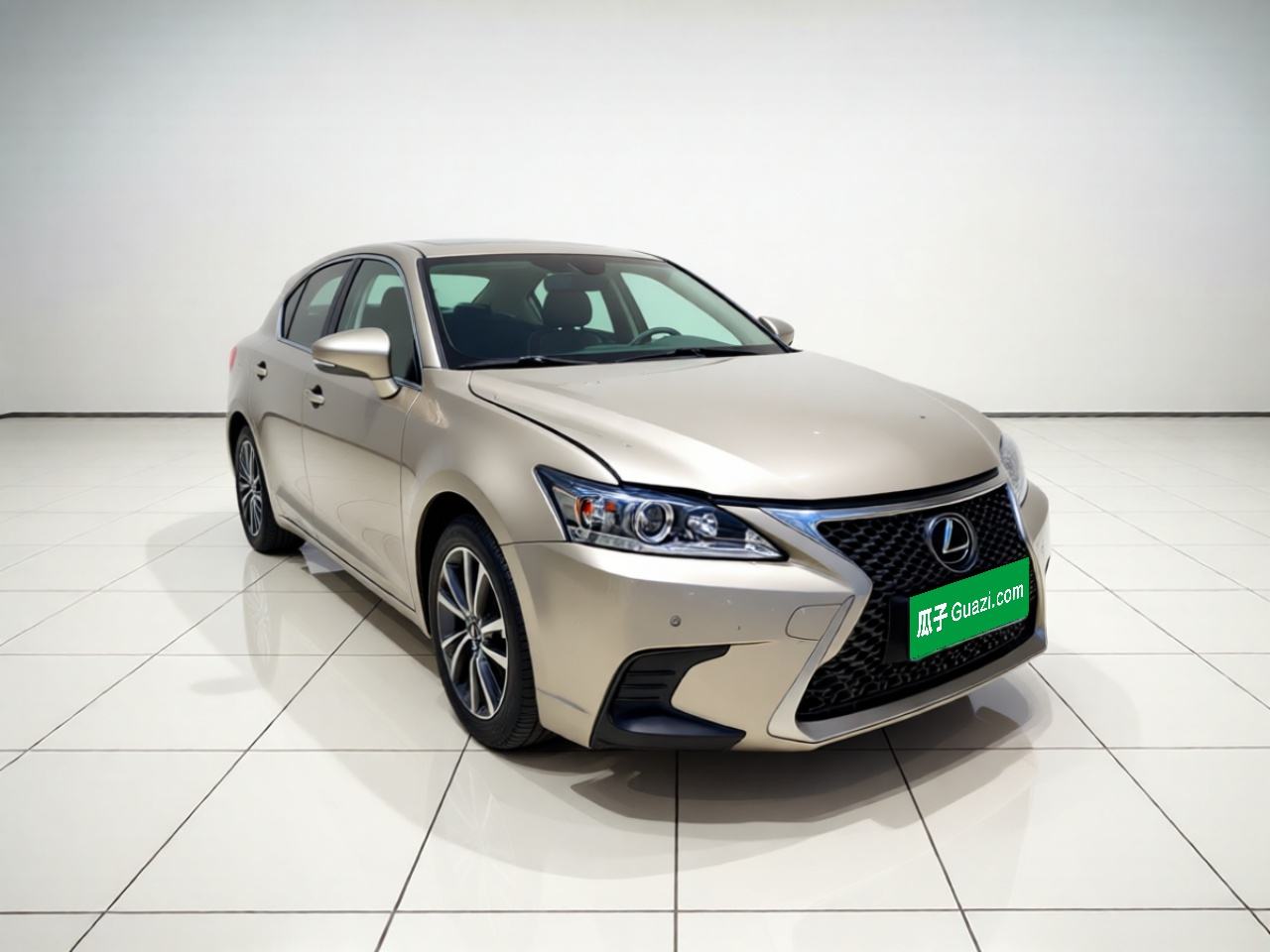 Lexus CT - фото 2